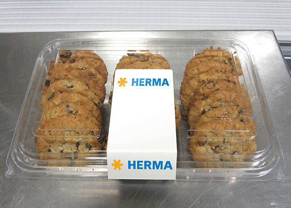  Food labeling in clamshell packaging