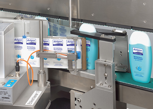 HERMA Etikettierung von Kunststoffflaschen / Formflaschen und Hygiene-Produkten