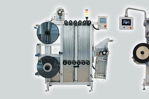 Machine for processing materials with multiple rollers and a control panel that manages various functions.
